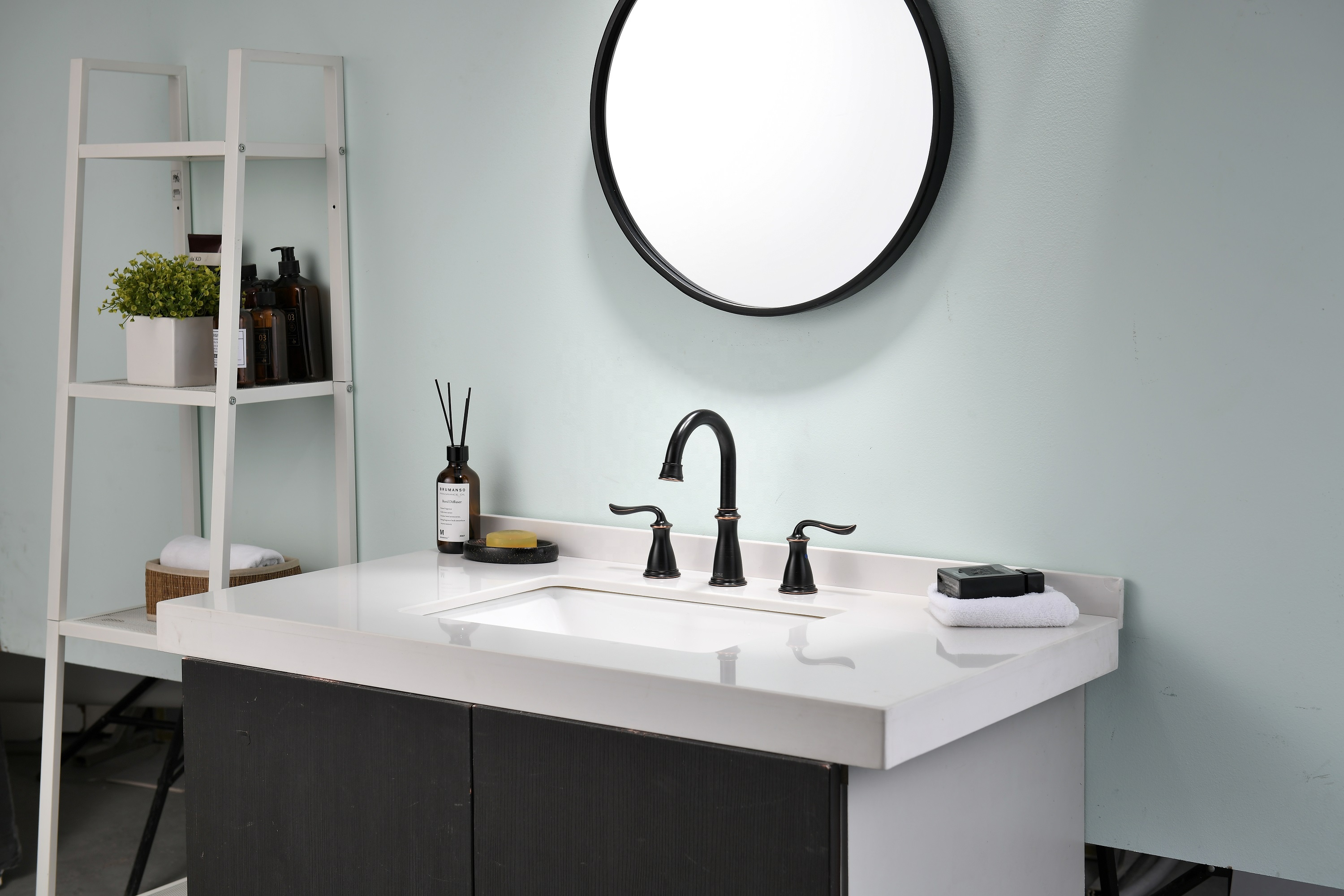 Meistverkaufter neuer klassischer Stil-Wasserhahn mit zwei Griffen ORB-Waschtischarmatur für Waschbecken